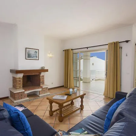 Primavera By Βίλα